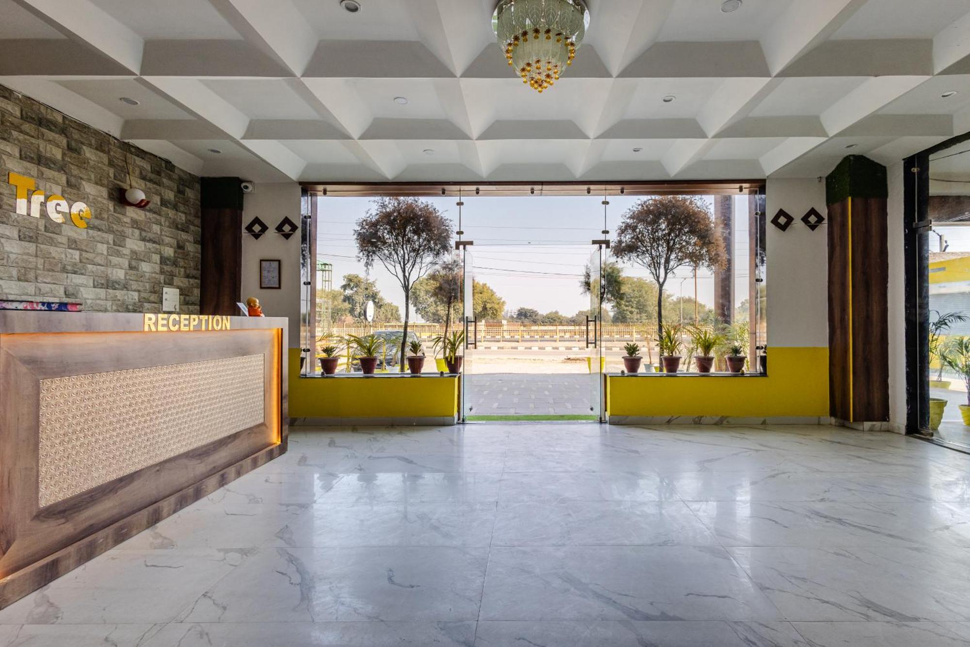 Lime Tree Hotel And Banquet Vrindāvan 外观 照片
