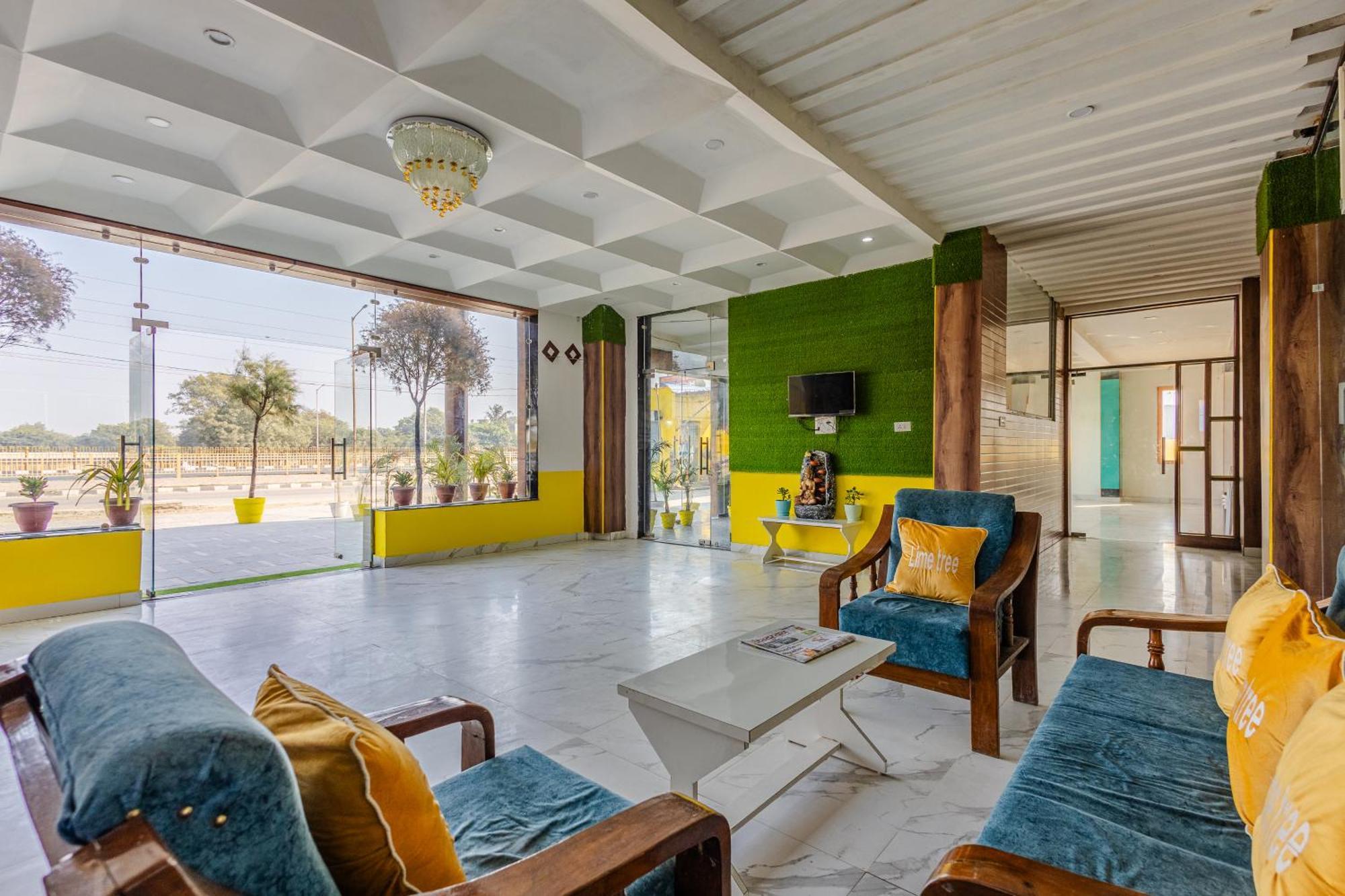Lime Tree Hotel And Banquet Vrindāvan 外观 照片