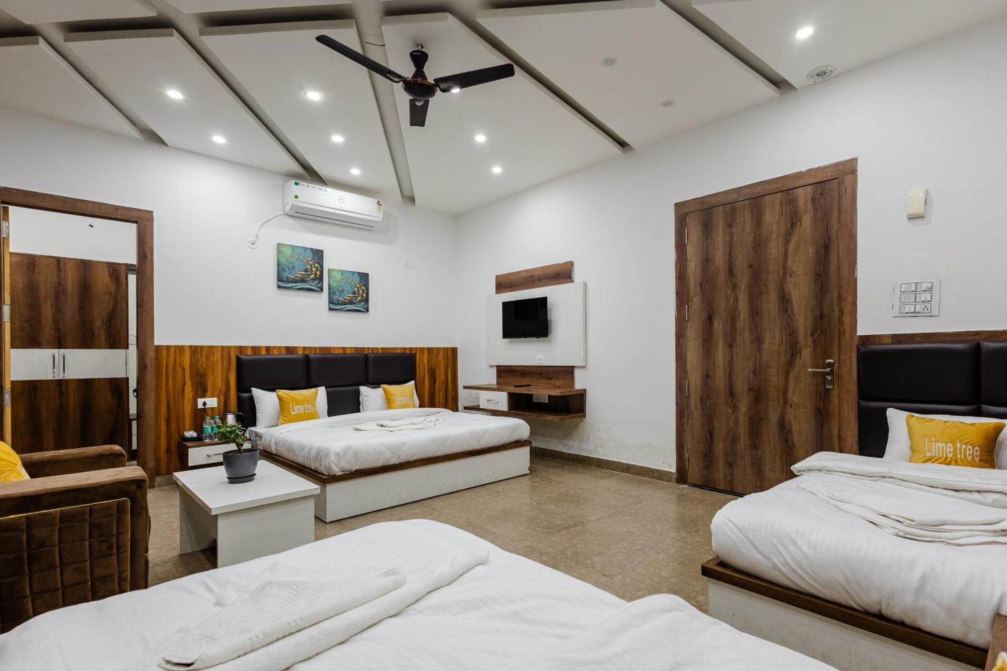 Lime Tree Hotel And Banquet Vrindāvan 外观 照片