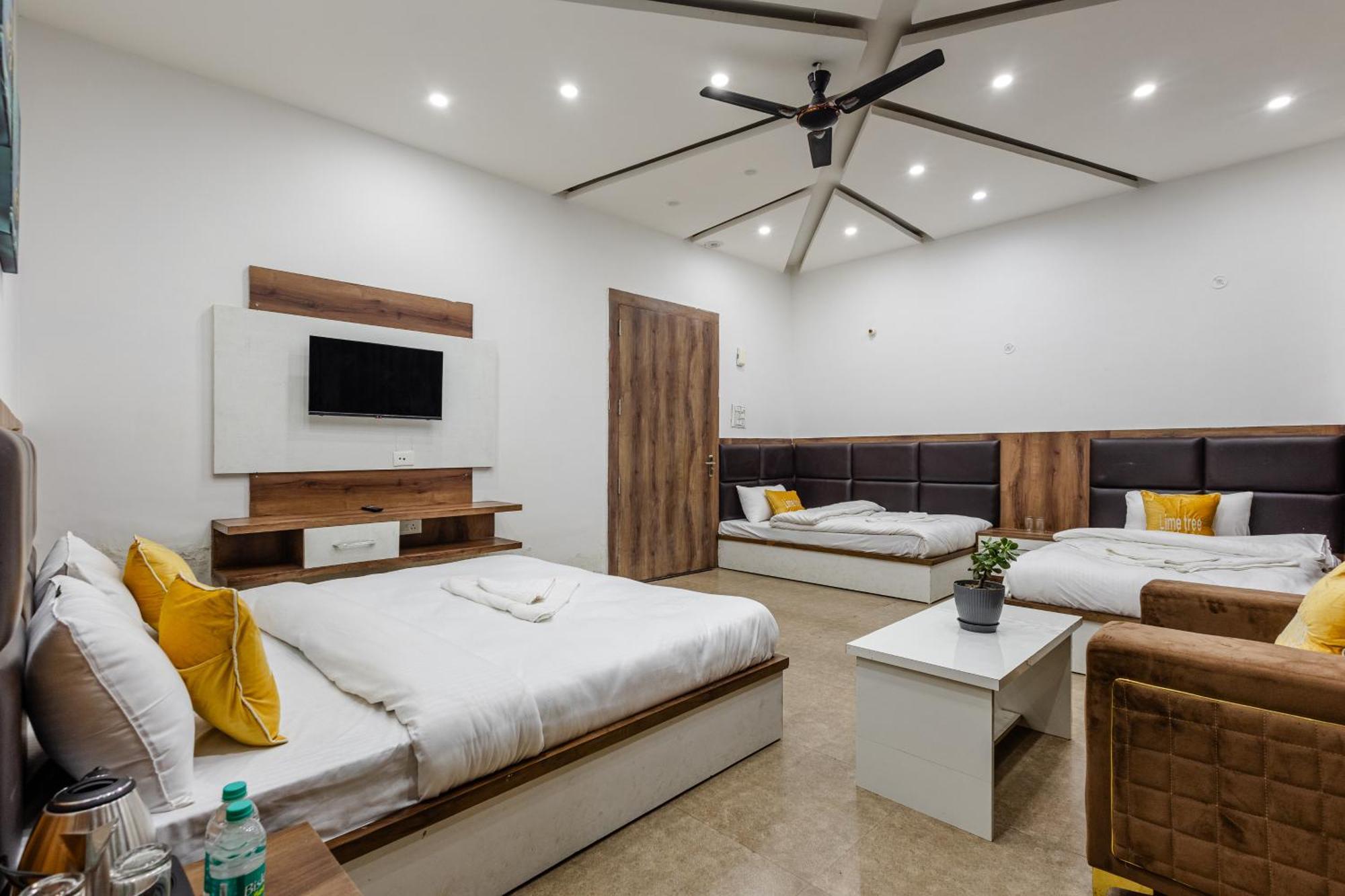 Lime Tree Hotel And Banquet Vrindāvan 外观 照片