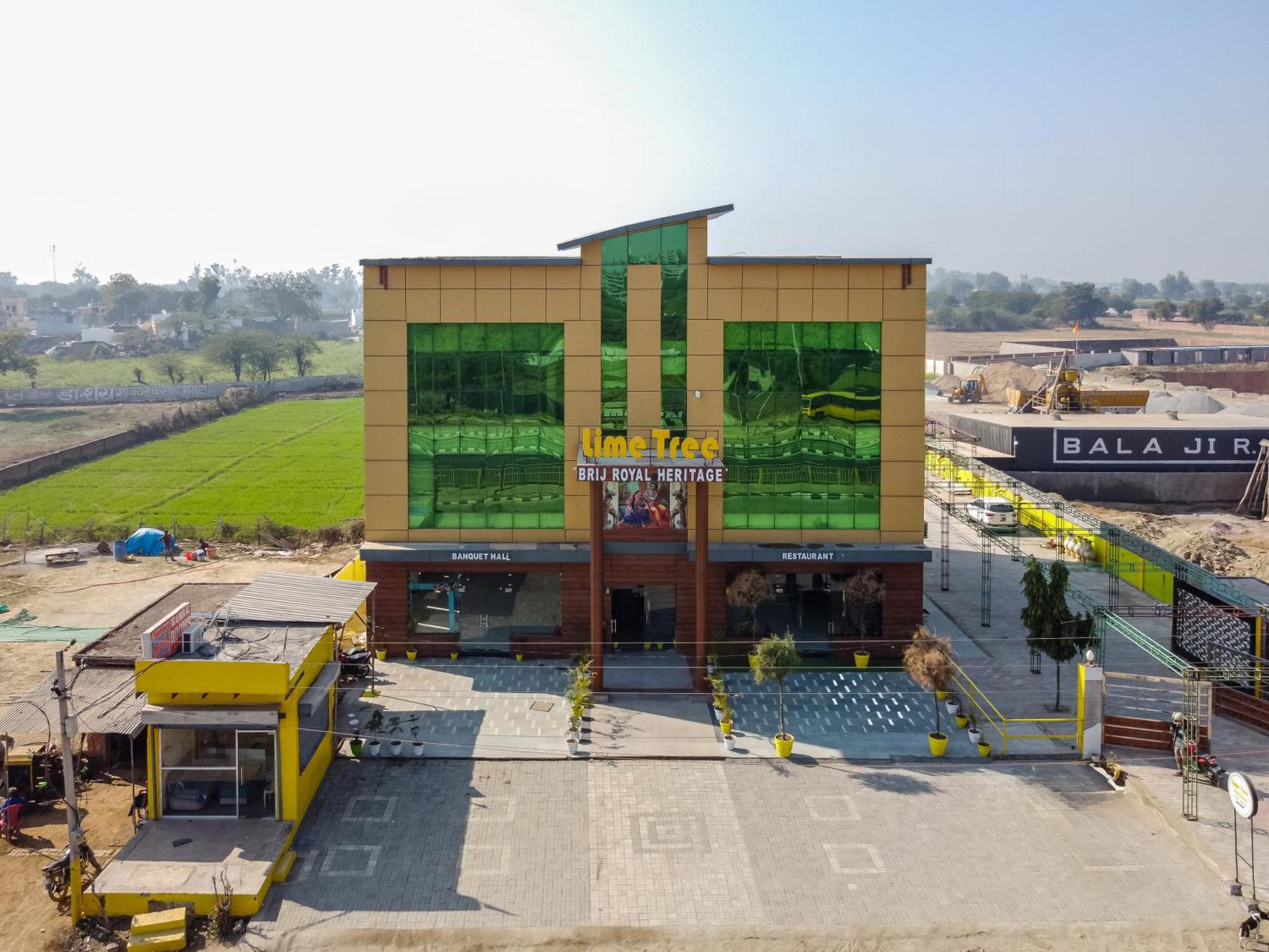 Lime Tree Hotel And Banquet Vrindāvan 外观 照片