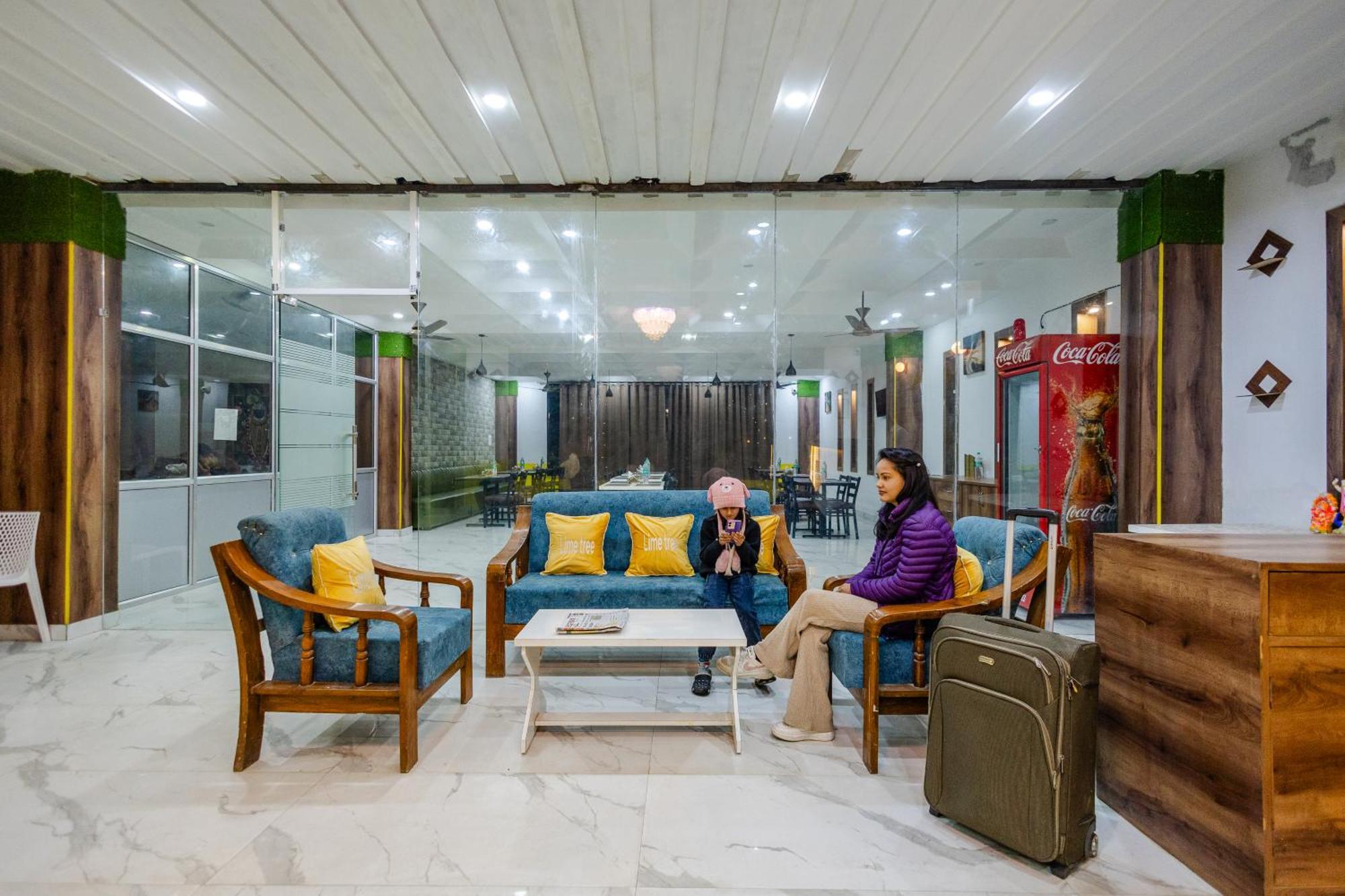Lime Tree Hotel And Banquet Vrindāvan 外观 照片