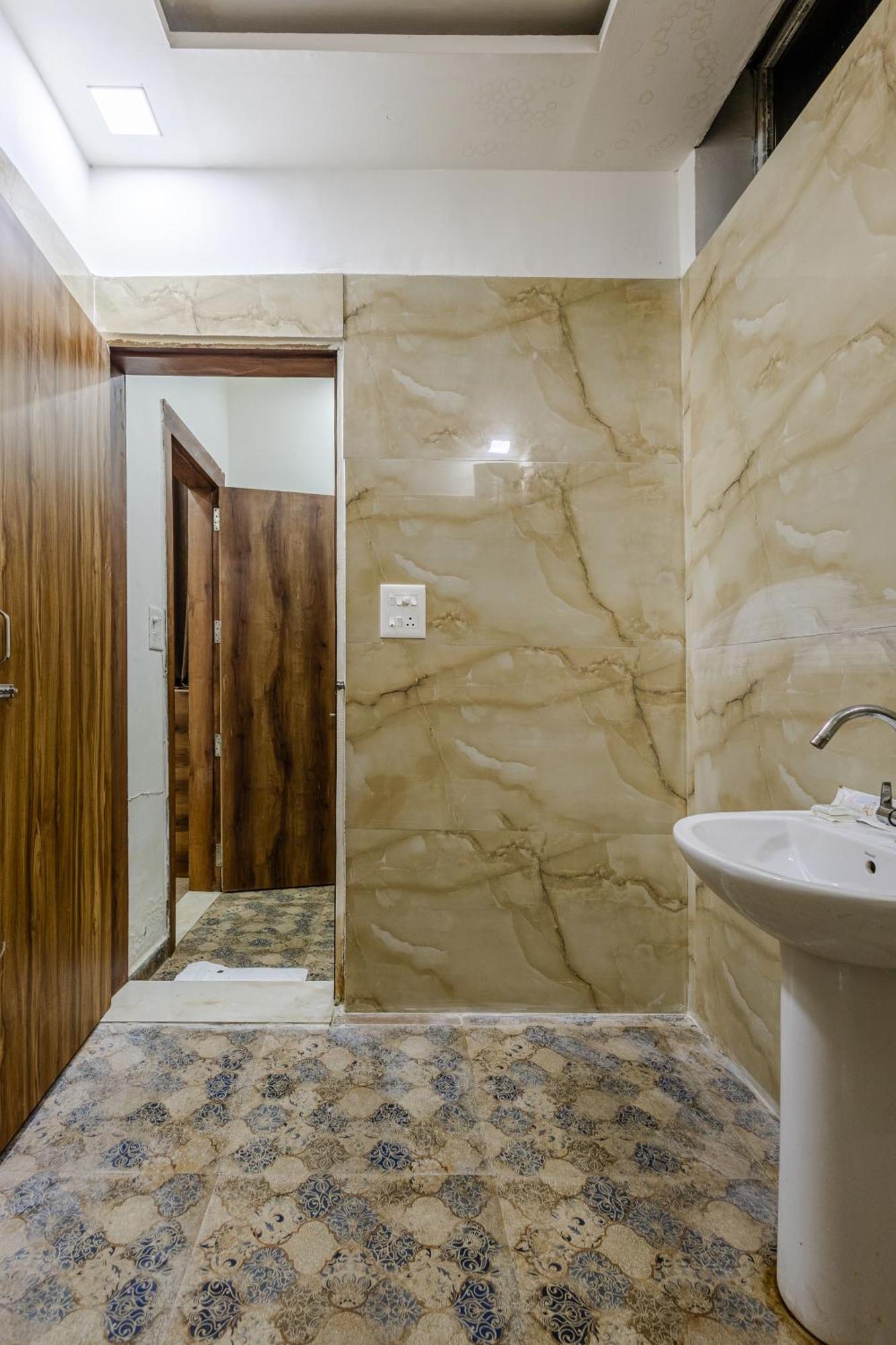 Lime Tree Hotel And Banquet Vrindāvan 外观 照片
