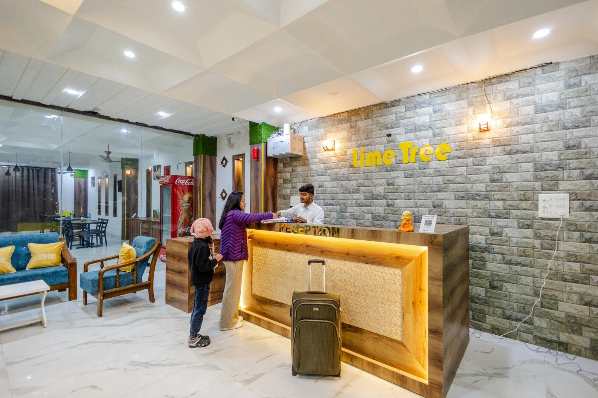 Lime Tree Hotel And Banquet Vrindāvan 外观 照片