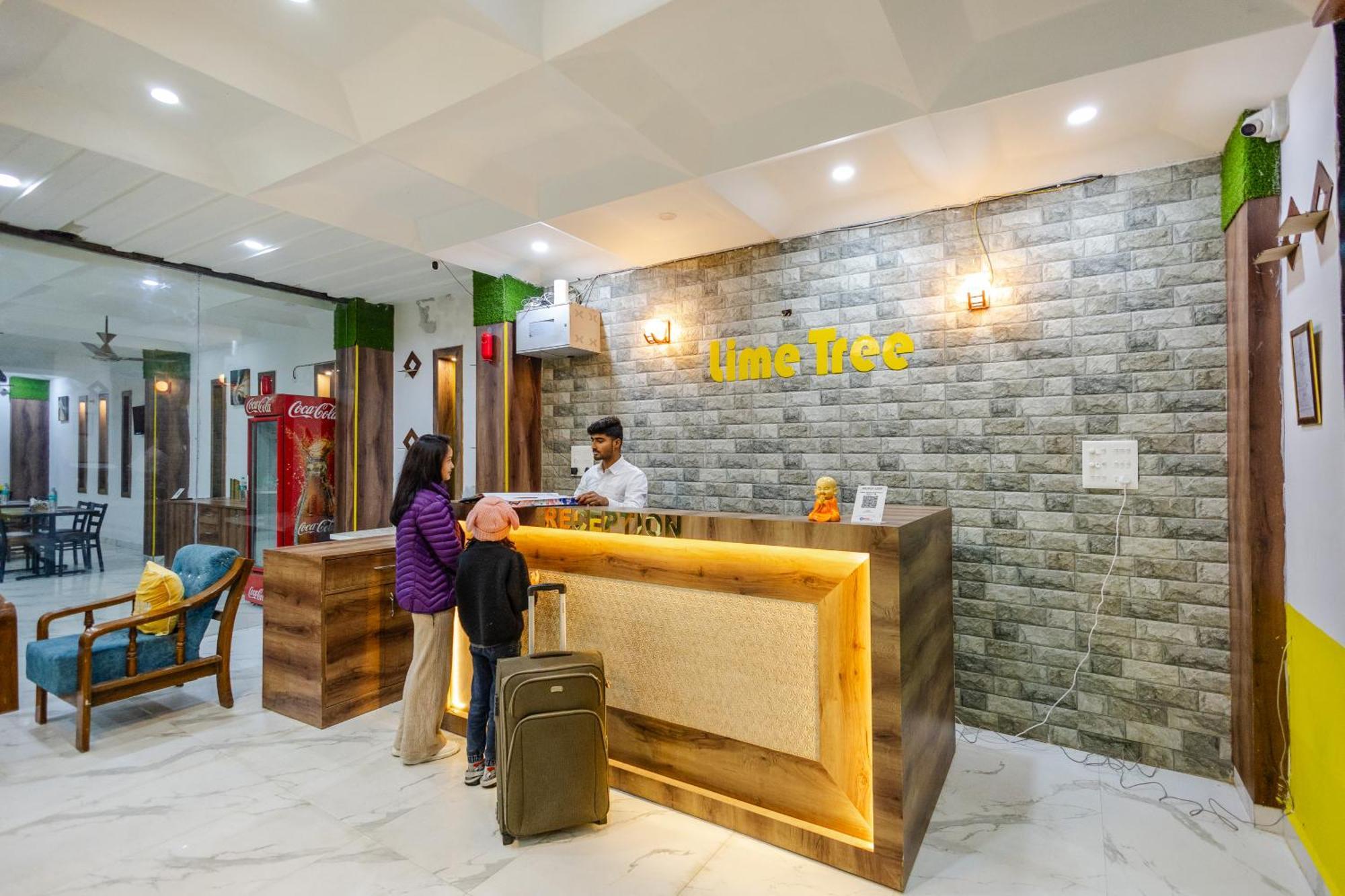 Lime Tree Hotel And Banquet Vrindāvan 外观 照片