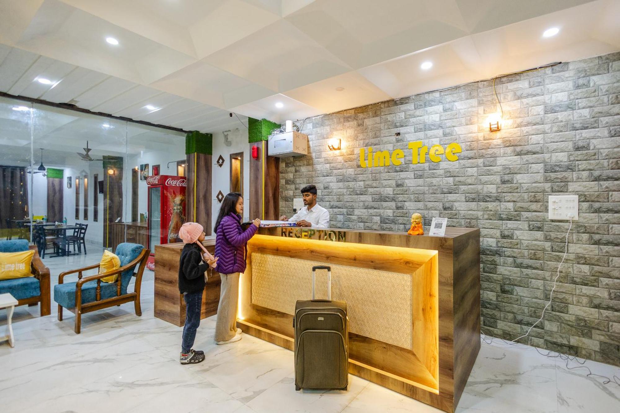Lime Tree Hotel And Banquet Vrindāvan 外观 照片