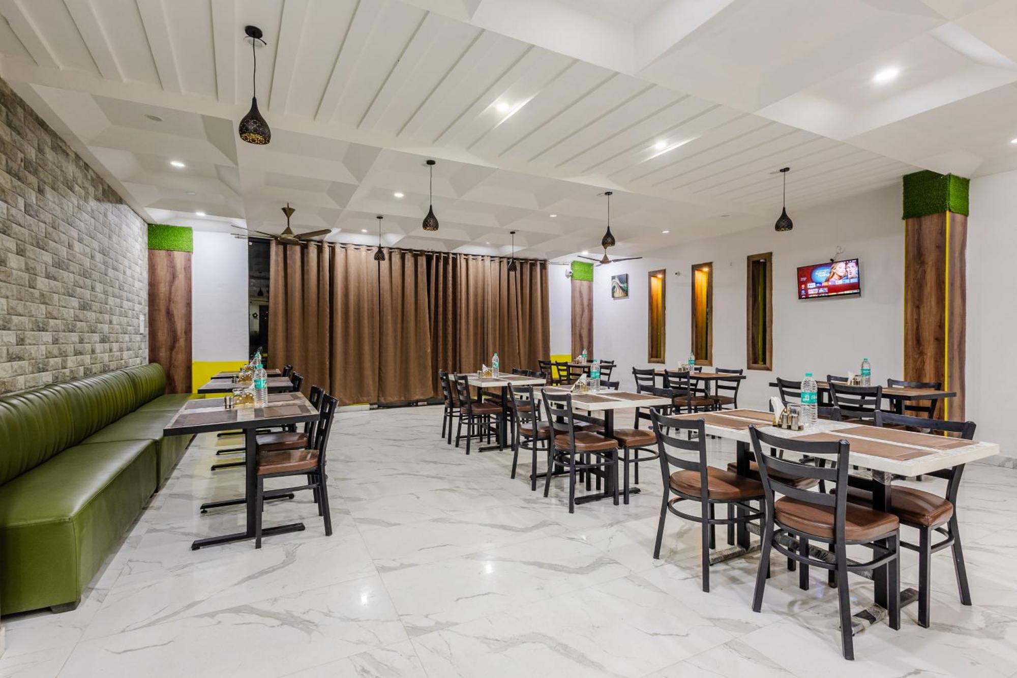 Lime Tree Hotel And Banquet Vrindāvan 外观 照片