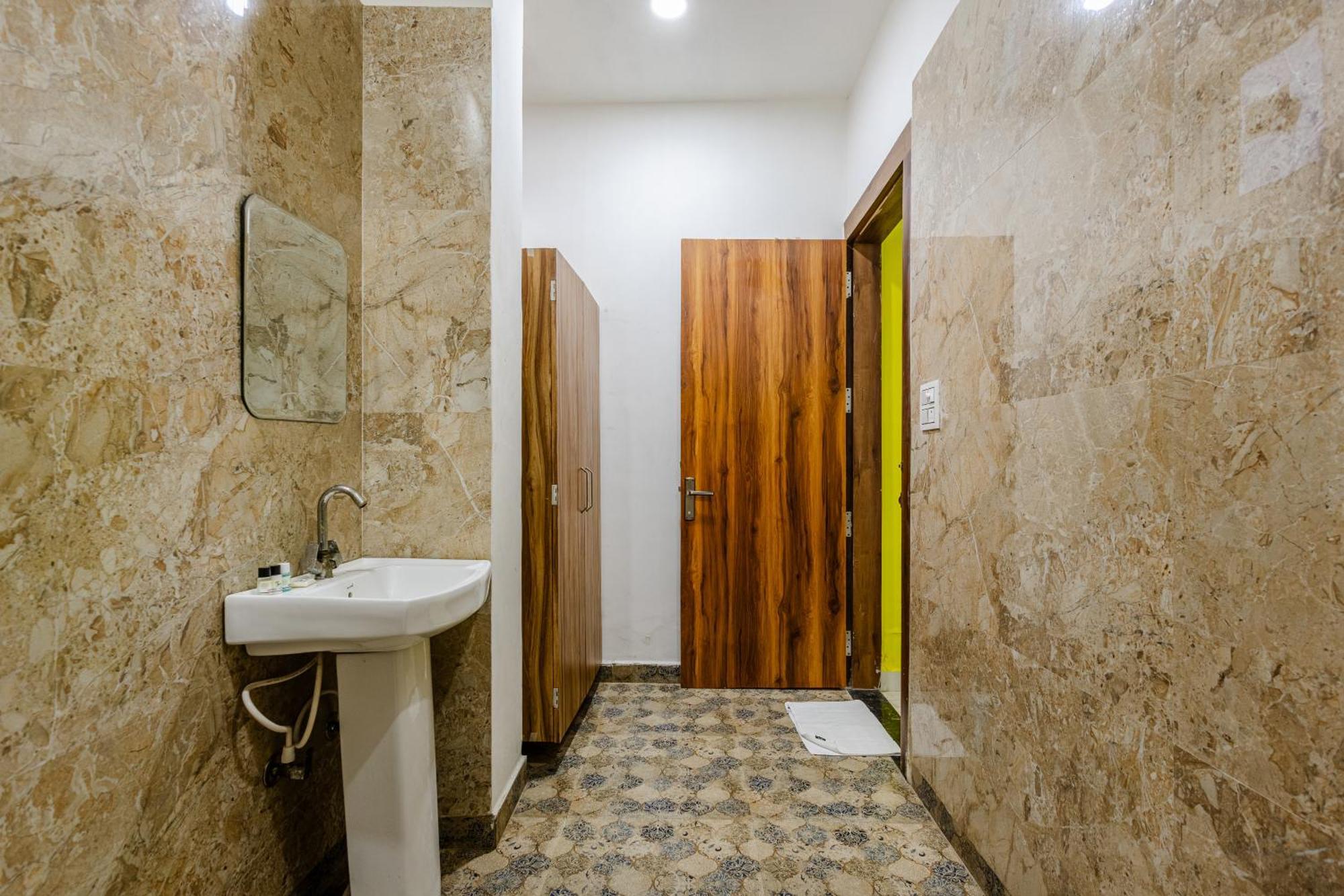 Lime Tree Hotel And Banquet Vrindāvan 外观 照片