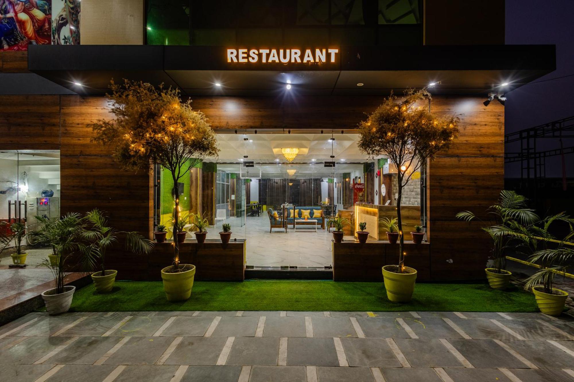 Lime Tree Hotel And Banquet Vrindāvan 外观 照片