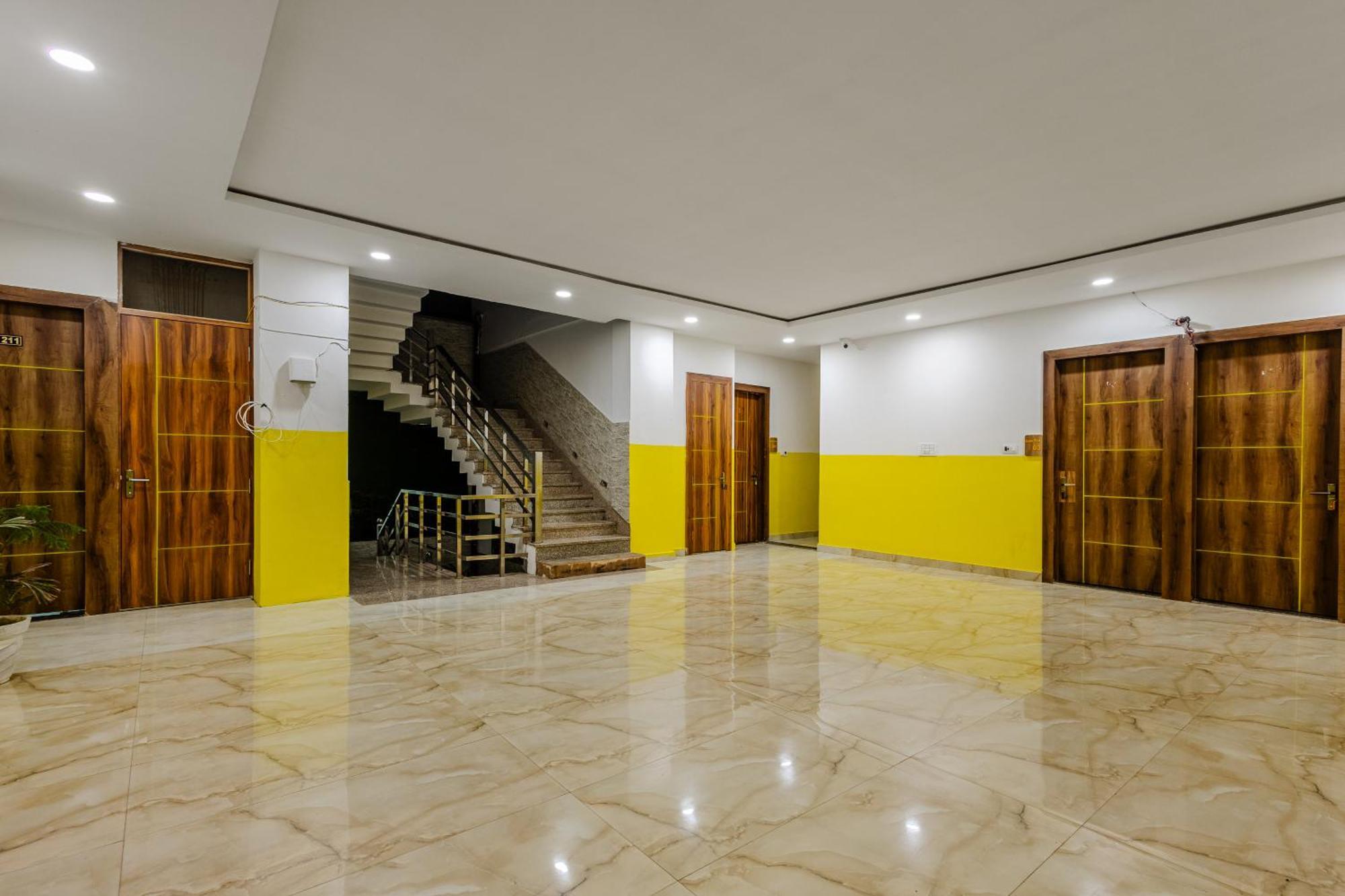 Lime Tree Hotel And Banquet Vrindāvan 外观 照片