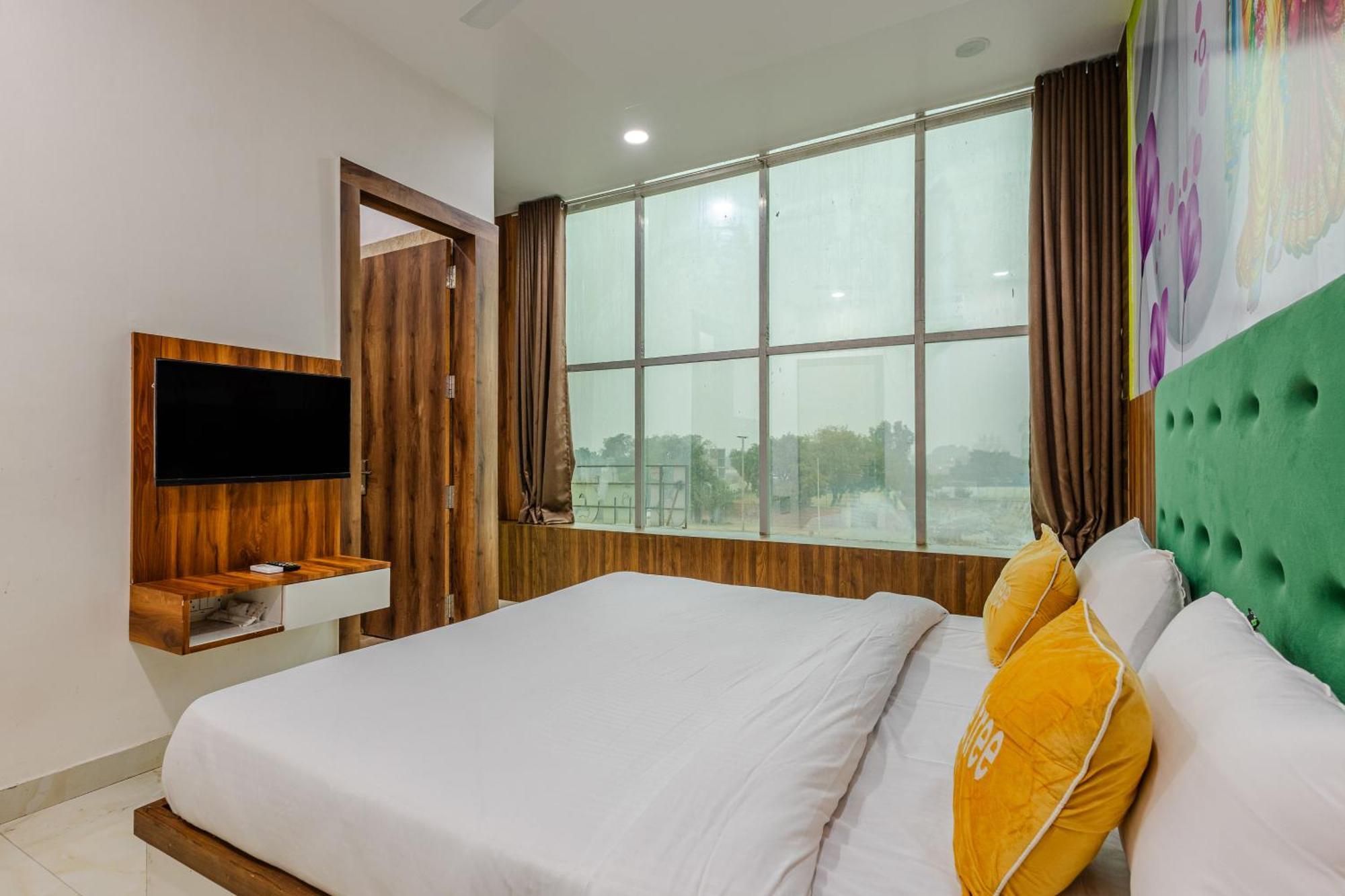 Lime Tree Hotel And Banquet Vrindāvan 外观 照片