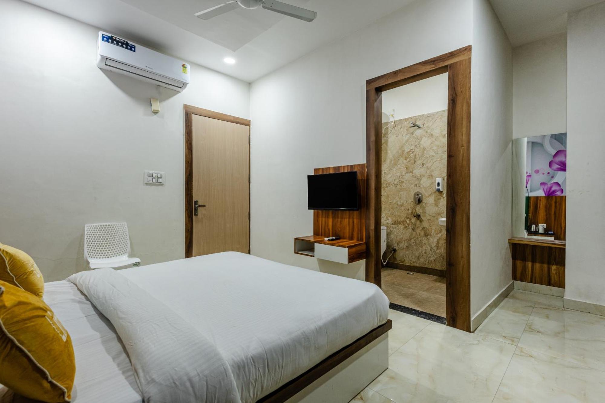 Lime Tree Hotel And Banquet Vrindāvan 外观 照片