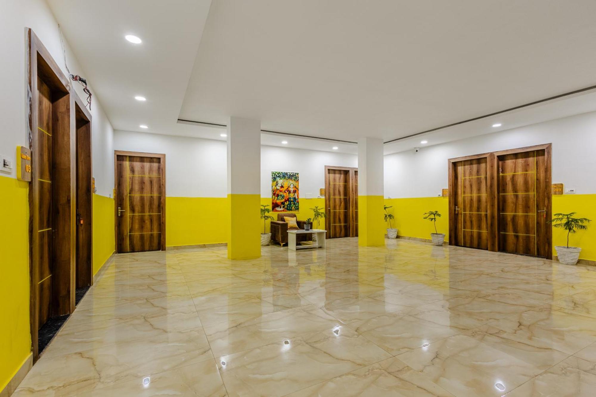 Lime Tree Hotel And Banquet Vrindāvan 外观 照片