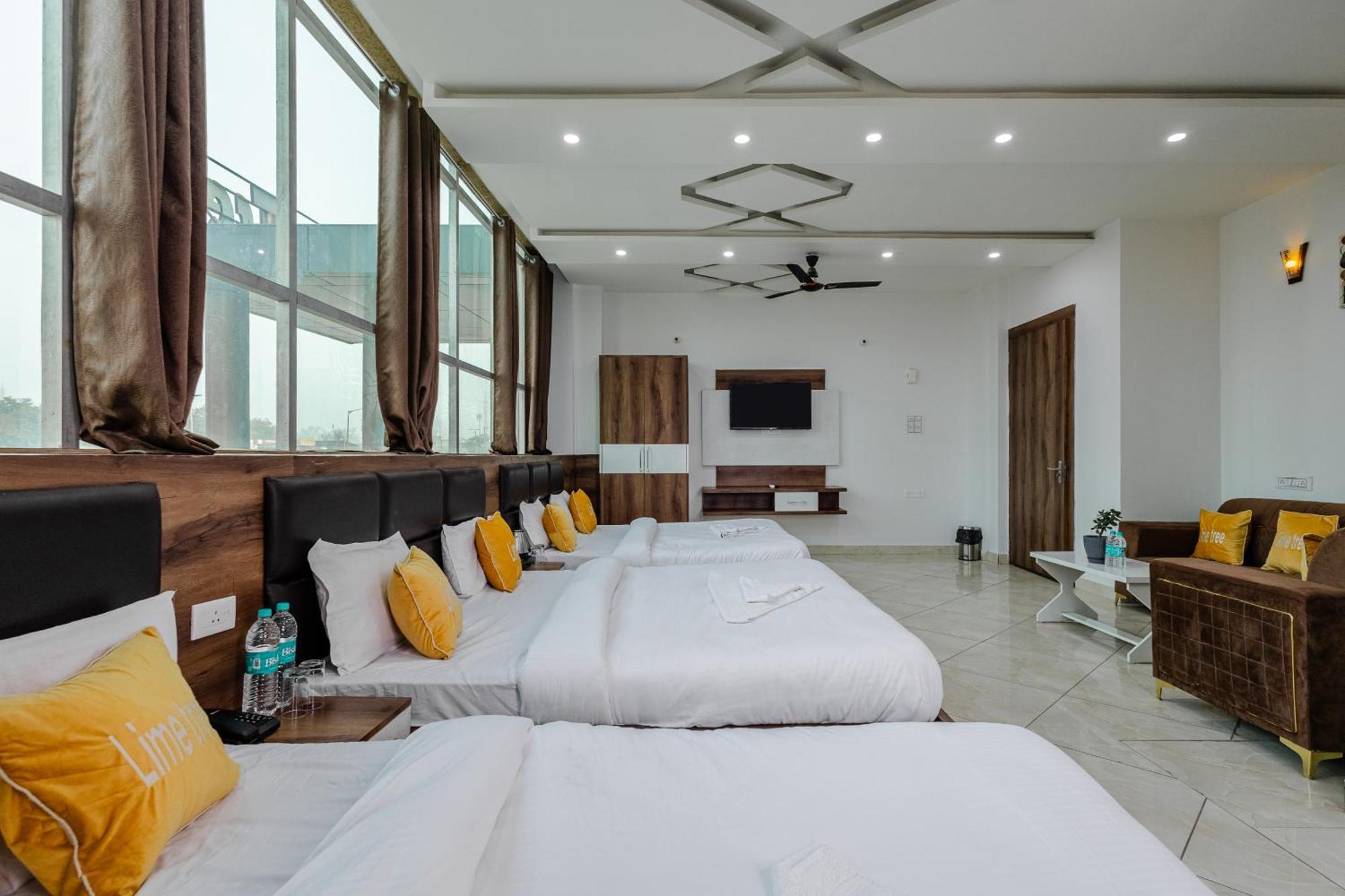 Lime Tree Hotel And Banquet Vrindāvan 外观 照片