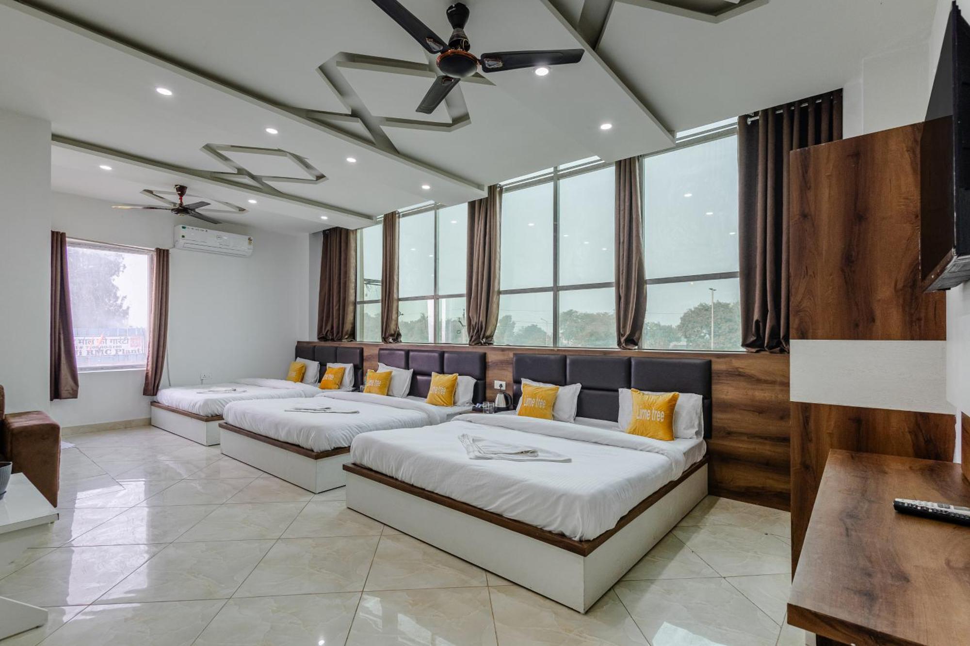 Lime Tree Hotel And Banquet Vrindāvan 外观 照片