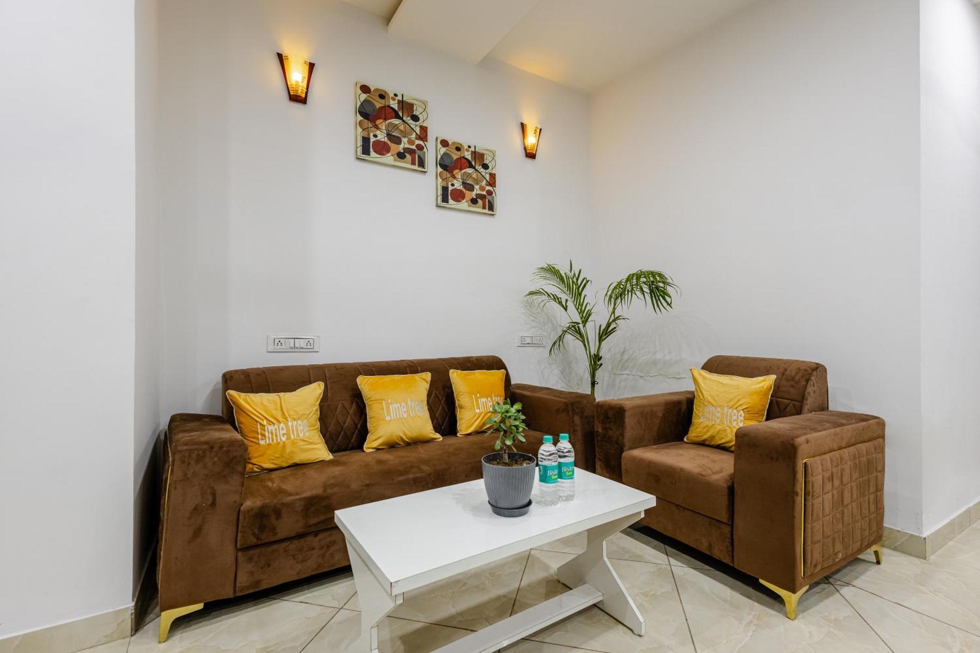 Lime Tree Hotel And Banquet Vrindāvan 外观 照片