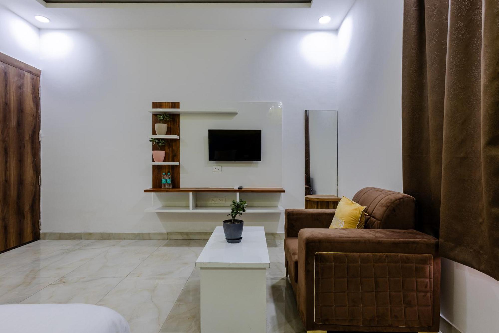 Lime Tree Hotel And Banquet Vrindāvan 外观 照片